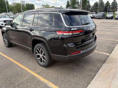 Used 2023 Jeep Grand Cherokee L Limited AWD/4WD image 3