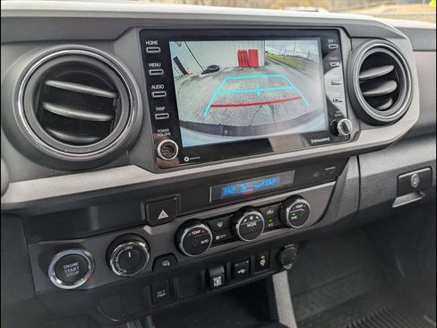 Used 2022 Toyota Tacoma TRD Off-Road image 11
