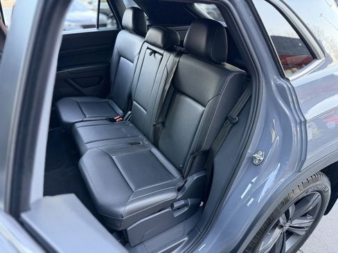 Used 2020 Volkswagen Atlas Cross Sport SE image 31