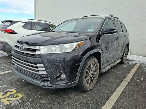 Certified 2019 Toyota Highlander XLE image 3