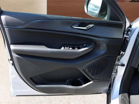 New 2025 Jeep Grand Cherokee L Laredo w/ Luxury Tech Group I image 10