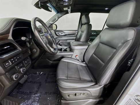 Used 2022 Chevrolet Tahoe LT w/ LT Signature Package RWD image 2