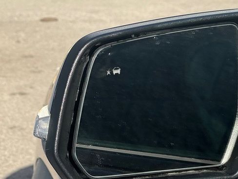 Used 2023 GMC Acadia AT4 image 16