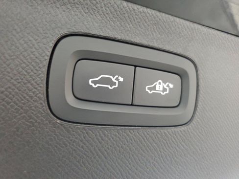 Certified 2024 Volvo XC90 T8 Plus AWD/4WD image 10