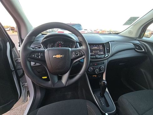 Used 2021 Chevrolet Trax LS w/ Tint and Cruise Package AWD/4WD image 5