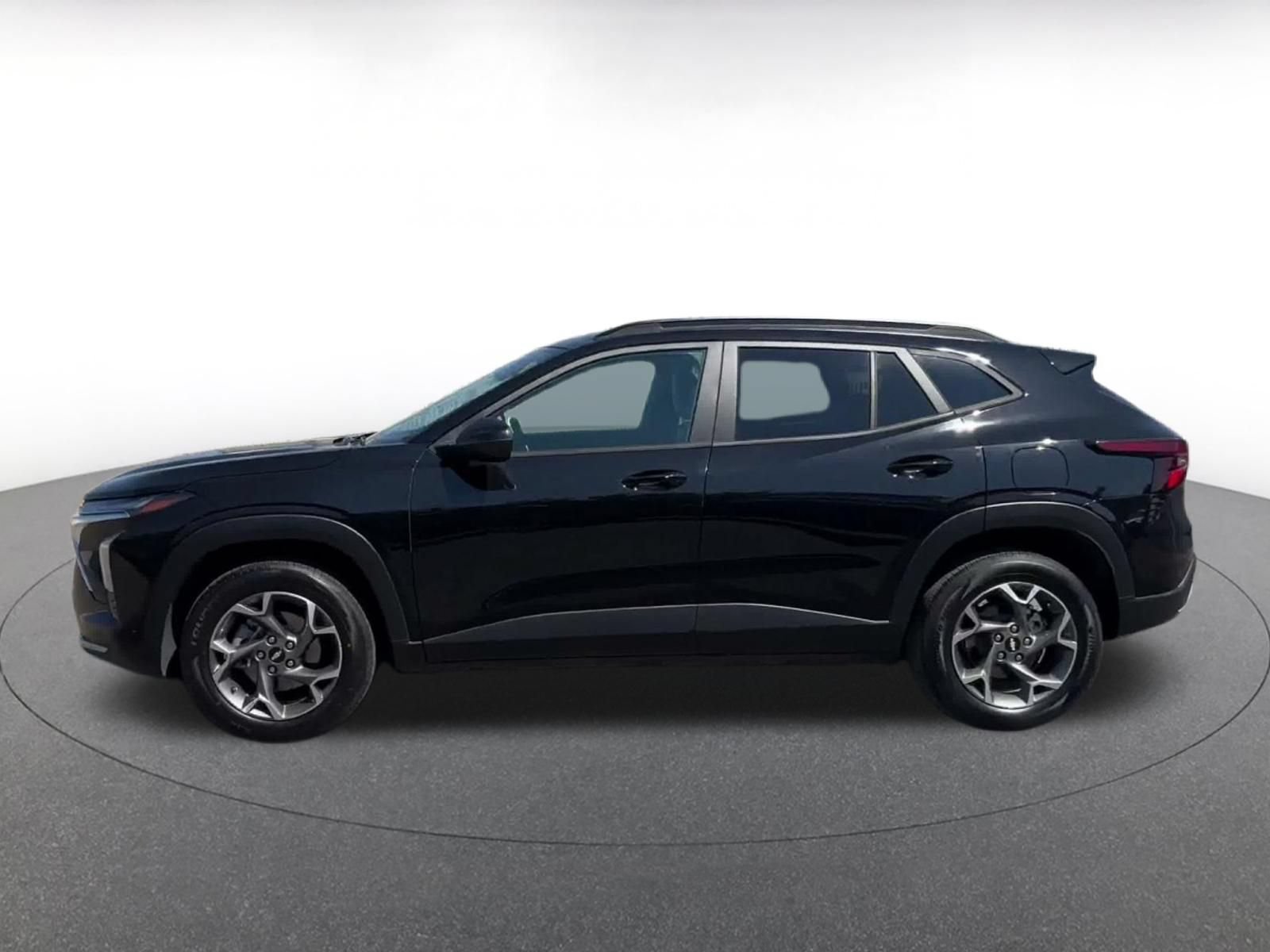 Used 2025 Chevrolet Trax LT w/ LT Convenience Package FWD image 8