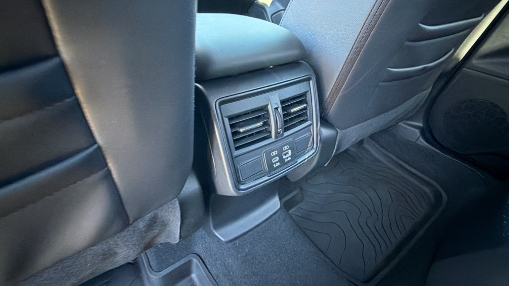 Used 2025 Subaru Forester Premium AWD/4WD image 16