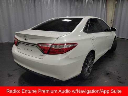 Used 2015 Toyota Camry XSE image 8