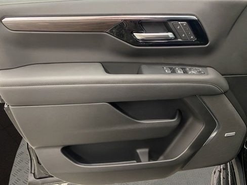 New 2026 Chevrolet Suburban Premier image 31