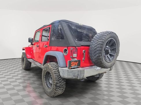 Used 2015 Jeep Wrangler Unlimited Sahara w/ Connectivity Group AWD/4WD image 5