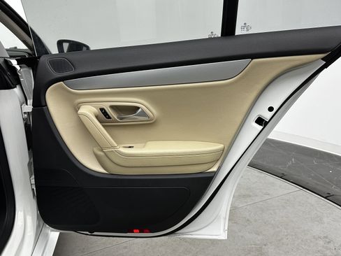 Used 2016 Volkswagen CC R-Line image 28