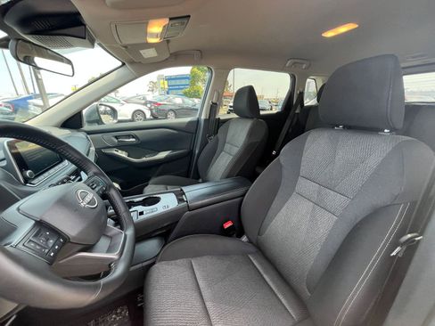 Used 2025 Nissan Rogue SV image 38