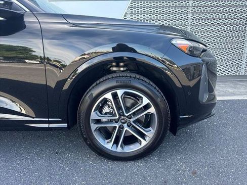 Used 2025 Audi Q5 Premium Plus w/ Premium Plus AWD/4WD image 3
