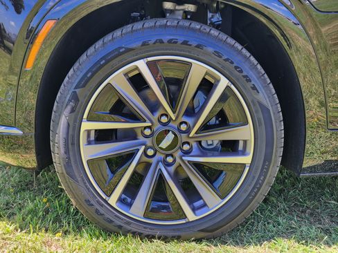 New 2026 Cadillac Vistiq Sport w/ LPO, Floor Liner Package image 7