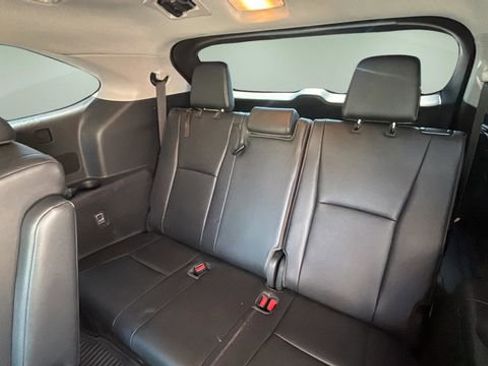 Used 2020 Toyota Highlander XLE AWD/4WD image 33