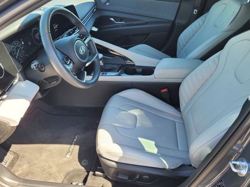 Used 2025 Hyundai Elantra Limited FWD image 13