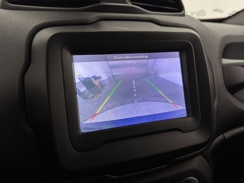 Used 2018 Jeep Renegade Altitude w/ Safety & Security Group FWD image 16