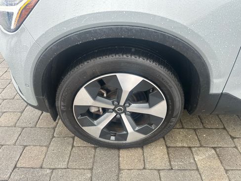 Used 2024 Volvo XC40 B5 Plus w/ Protection Package Premier AWD/4WD image 6
