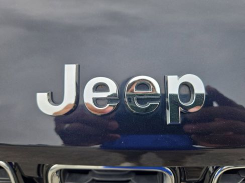 Used 2023 Jeep Grand Cherokee L Limited AWD/4WD image 11