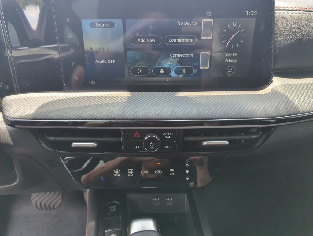Certified 2025 Nissan Kicks SR AWD/4WD image 37