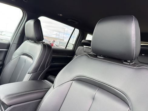 New 2025 Jeep Grand Cherokee L Limited w/ Black Appearance Package AWD/4WD image 28