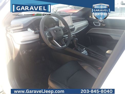 Used 2025 Jeep Compass Limited image 22