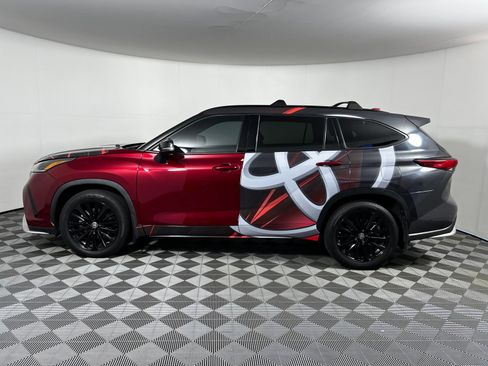Used 2023 Toyota Highlander XSE FWD image 8
