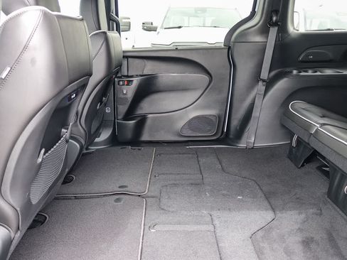 New 2026 Chrysler Pacifica Limited w/ S Appearance Package FWD image 20