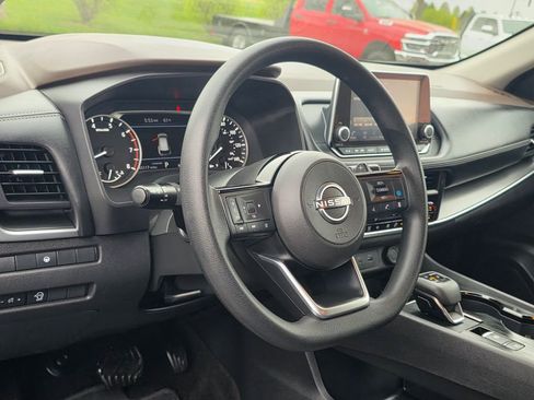 Used 2023 Nissan Rogue SV image 11