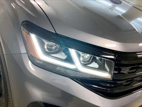 Used 2023 Volkswagen Atlas SEL R-Line image 27