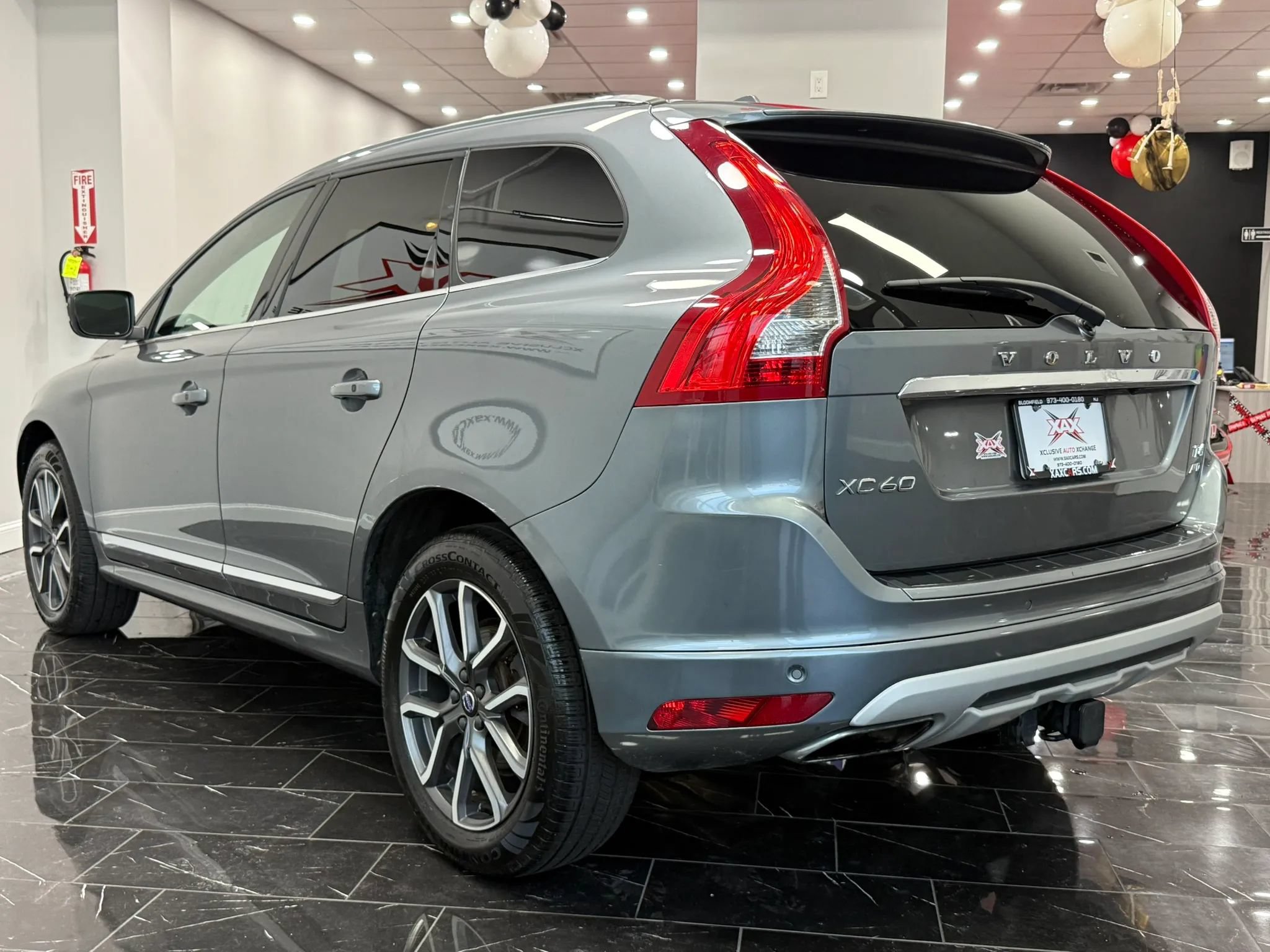 Used 2017 Volvo XC60 T6 Dynamic w/ Preferred Option Package AWD/4WD image 4