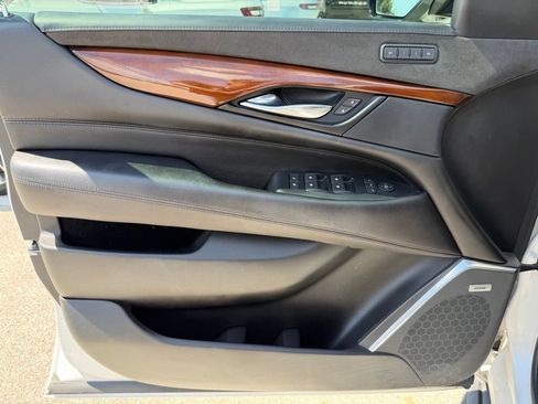 Used 2019 Cadillac Escalade ESV Premium Luxury AWD/4WD image 43