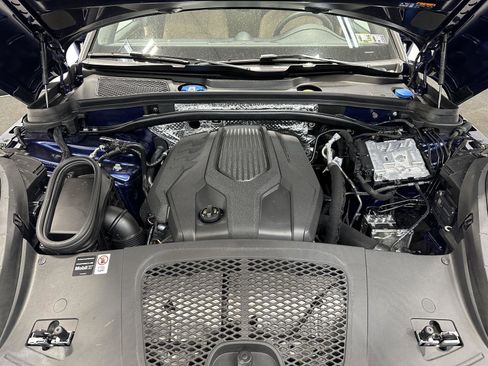Certified 2026 Porsche Macan AWD/4WD image 46