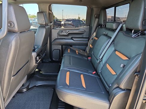 Used 2024 GMC Sierra 1500 AT4 w/ Technology Package AWD/4WD image 10