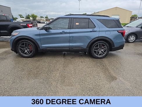 Used 2025 Ford Explorer ST AWD/4WD image 3
