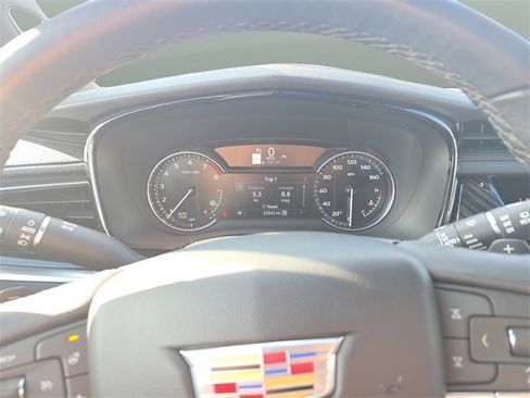 Used 2025 Cadillac XT6 Premium Luxury image 25