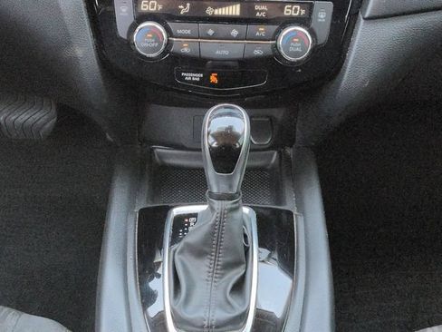 Used 2019 Nissan Rogue SV FWD image 19
