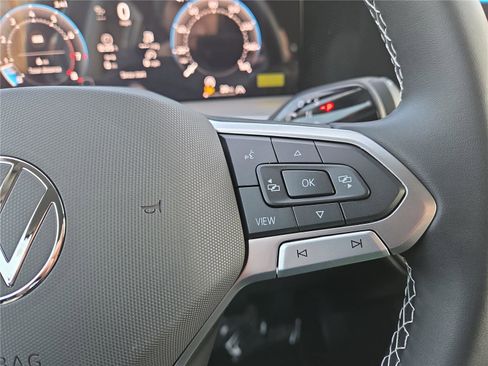 New 2026 Volkswagen Tiguan SE image 17