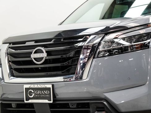 Used 2024 Nissan Pathfinder Platinum w/ Cargo Package AWD/4WD image 2