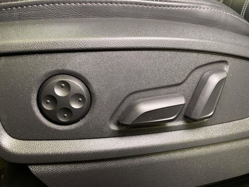 Used 2023 Audi Q5 2.0T Premium w/ Convenience Package image 17