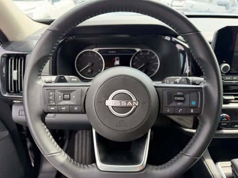 Certified 2025 Nissan Pathfinder SV image 8