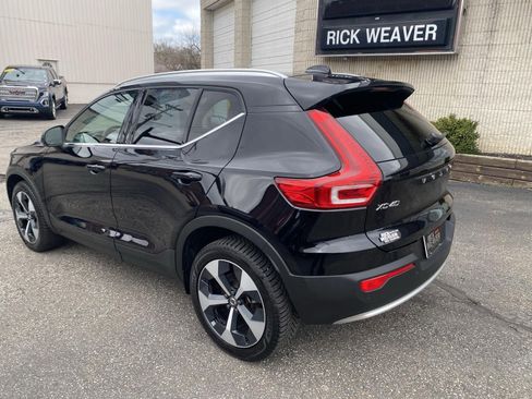 Used 2024 Volvo XC40 B5 Plus AWD/4WD image 5