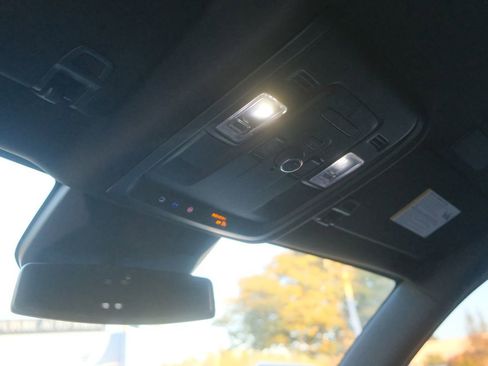 Used 2022 Cadillac Escalade ESV Luxury image 28