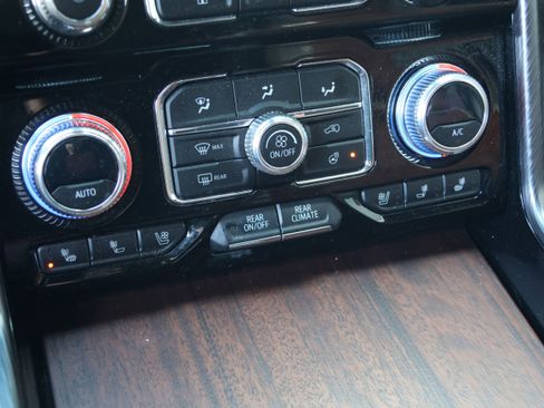 Used 2023 GMC Yukon XL Denali Ultimate image 30