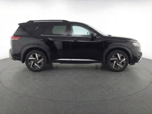 Used 2025 Nissan Kicks SV FWD image 11