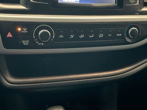 Used 2019 Toyota Highlander LE AWD/4WD image 18