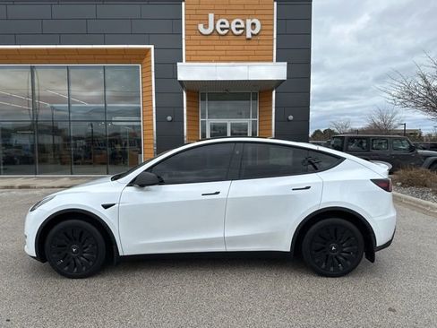 Used 2024 Tesla Model Y Long Range image 9