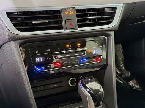 New 2026 Volkswagen Taos SE FWD image 16