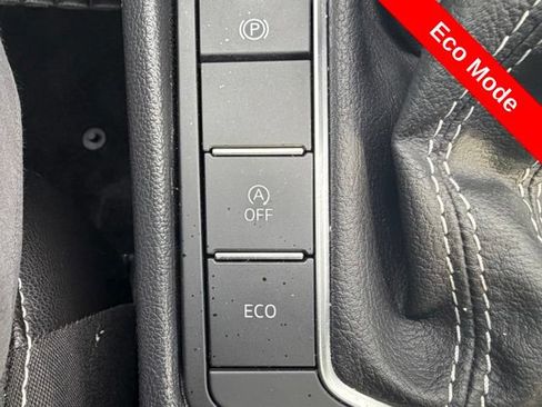 Used 2025 Volkswagen Jetta SE FWD image 14