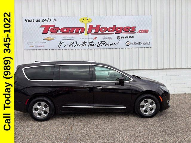 Used 2017 Chrysler Pacifica Touring-L Plus FWD image 1